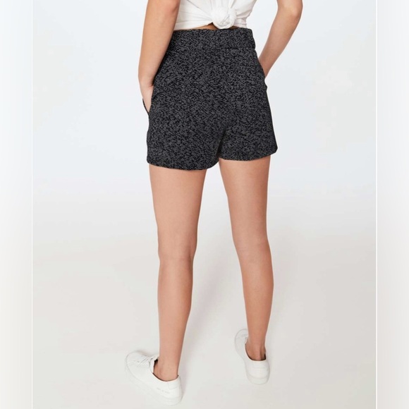 Lululemon On The Fly Short (2.5") Soundwave White Black / Black - Picture 2 of 11